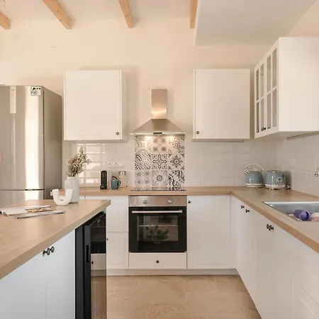 Annino In Village With Private Pool!