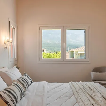 Annino In Village With Private Pool!