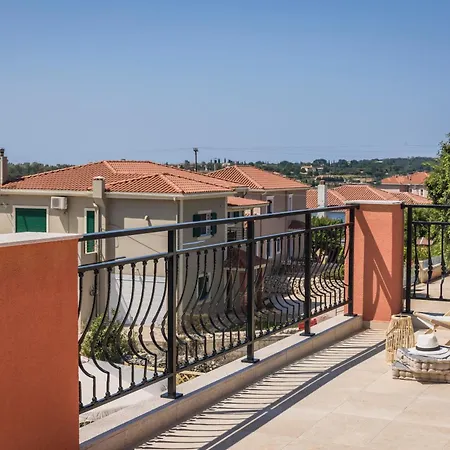 Вилла Annino In Village With Private Pool! Каравадос