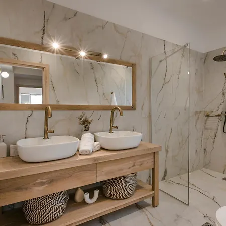 Annino In Village With Private Pool!