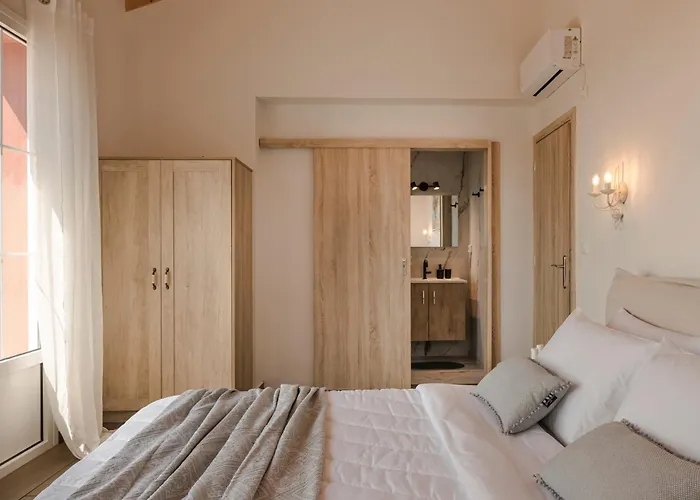 Вилла Annino In Village With Private Pool! Каравадос